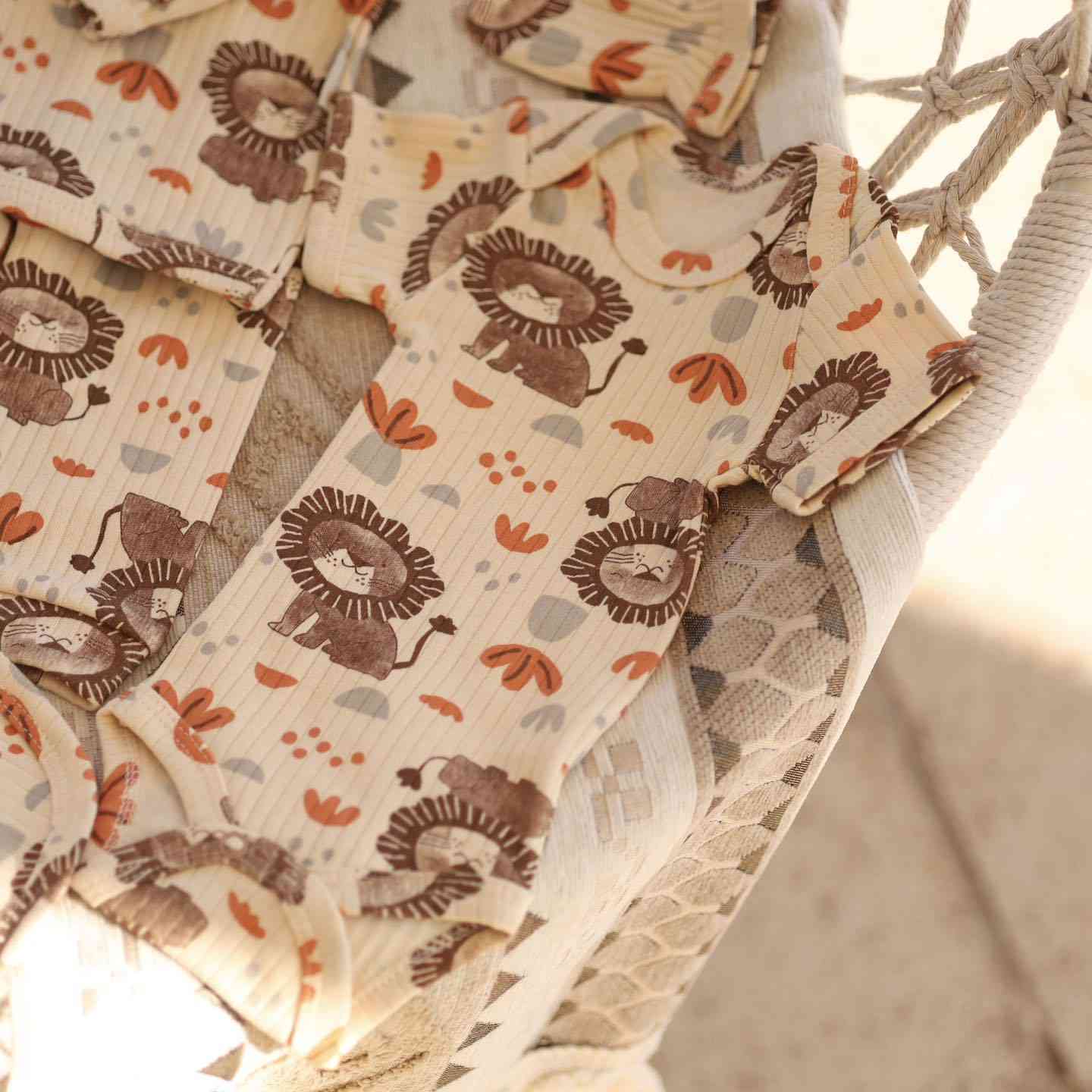 سيت قطني ناعم مؤلف من سبع قطع                                     القياسات المتوفرة من عمر (يوم-سنة)                                 يوجد توصيل لجميع محافظات العراق                                   السعر 23.000                                                    للإستفسار ***********#اطفال #ملابس #شتوي #ناعمة #ترندات
