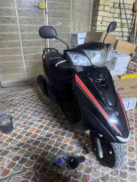 السلام عليكم بريز بغبغاء نوزل ياباني 
دراجة بلادي كلهه ونظيفة ومملعوب بيهه مكينة ناعمة 
كهربايات كلهه شغالة نكرة بكل وقت تجي وتشوفهه 
السعر 900 الف وبيهه مجال مكان بغداد بلديات 
الرقم ***********
