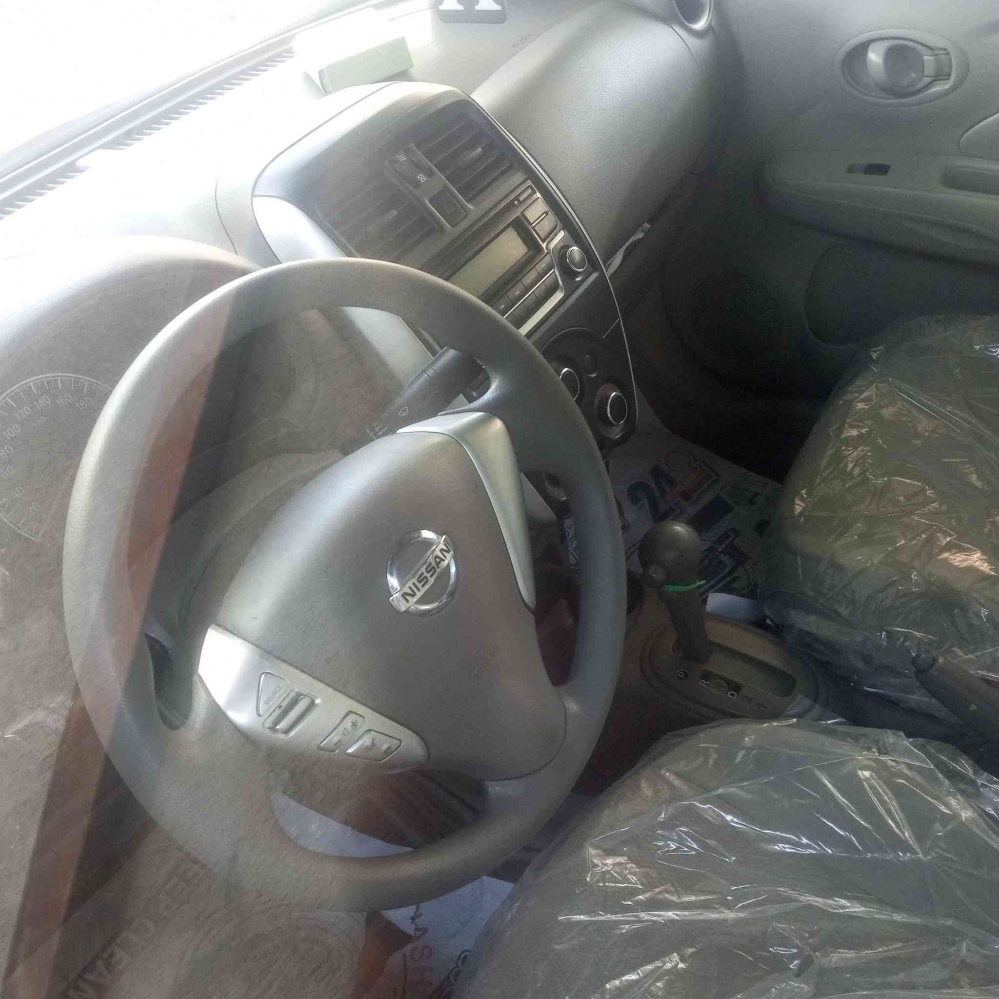 نيسان سني 22 ربيل سنويه 27 بشهر السادس.هندي أصل أم البليته الزركه سياره جديده. حداده أمس مشتقله كلها حداده طوبه والله.  دوشمه أرضيه جلد.  سياره ماشيه 75 فقط.  بيه شخط بين البابين جهه اليمين. وبيه بارد بالمدكر الامامي.تبريد ثلج... سعر 116 بيه مجال قليل للشراي. الاتصال. ***********
