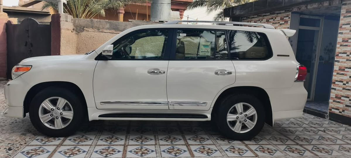 السلام عليكم 
لاند كروز موديل 2015بغداد 6سلندر
السيارةكامل مواصفات بريم ام دفدي ماشي62000حقيقي مو منزل شرط الفحص مكفولة 
السعر 44,000$
الاتصال ***********
