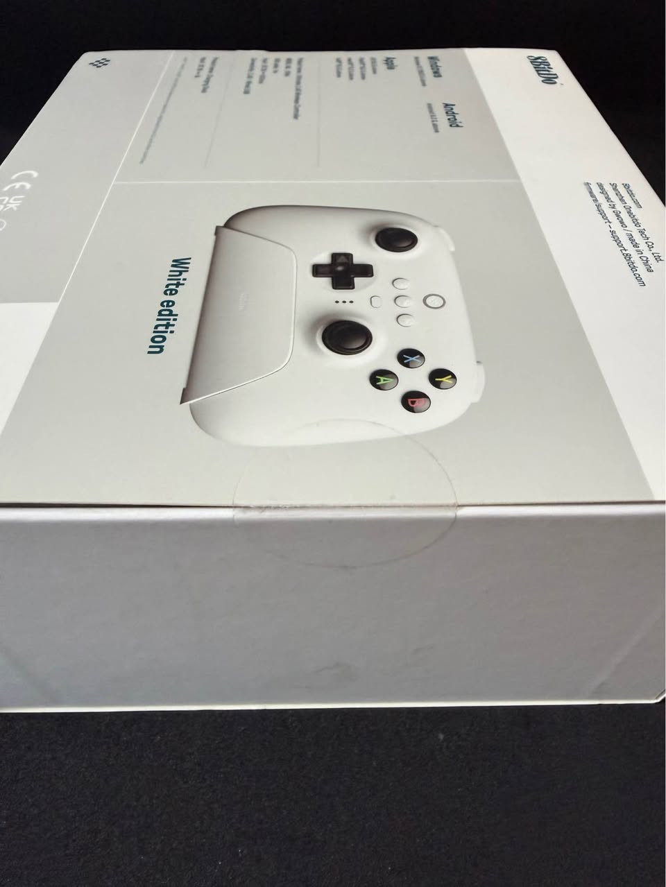 جوستك ماركة 8BitDo Ultimate 2.4G 

جديدة لوك ستيكر 

التوافق: يدعم أنظمة Windows (10 فما فوق)، Android (9.0 فما فوق)، أجهزة Apple (iOS و macOS)، بالإضافة إلى منصة Steam Deck و Raspberry Pi

لاسلكي عبر قطعة 2.4G (مرفقة)، بلوتوث (Bluetooth)، أو سلكي عبر منفذ USB-C

عصا التحكم (Analogs): محدثة بتقنية Hall Effect المغناطيسية لحماية تامة من مشكلة الانجراف (Stick Drift) وضمان دقة وحساسية عالية في الألعاب

الأزرار الخلفية: يحتوي على زرين خلفيين (Pro Back Paddles) قابلين لإعادة البرمجة بالكامل لتسهيل اللعب السريع دون رفع الإبهام

التحكم والأنماط: زر خاص بالتبديل بين 3 أنماط مخصصة مخزنة مسبقاً في الذاكرة (Custom Profile Switch)

البطارية: مدمجة وقابلة لإعادة الشحن بسعة 480mAh

عمر البطارية: تمنحك حتى 15 ساعة من اللعب المتواصل

مدة الشحن: تستغرق من 2 إلى 3 ساعات للشحن الكامل

قاعدة الشحن (Docking Station): علبة شحن لاسلكية أنيقة، بمجرد وضع اليد عليها يبدأ الشحن وتنطفئ اليد تلقائياً، وعند رفعها تتصل بالجهاز مباشرة. تعمل القاعدة أيضاً كموسع لنطاق إشارة الـ 2.4G

يدعم بشكل كامل برنامج 8BitDo Ultimate Software على الحاسوب لتعديل حساسية العصا، وضبط شدة الاهتزاز (Rumble)، وإنشاء الماكرو

السعر 45 الف مع التوصيل 

للحجز والاستفسار مراسلة الصفحة 

رابط واتساب مباشر الي يريد يراسلني 👇

https://wa.me/message/ANGQMMLUZKO4C1 بغداد, العراق


**إذا كنت صاحب هذا الإعلان وتريد حذفه لأي سبب، رجاءا أرسل رسالة إلى الدعم الفني**