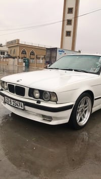 بۆ فرۆشتن BMW 525i 1994 سەیارەکە فول مواسەفاتە   کوشن. جلد کارەبایی  ه...