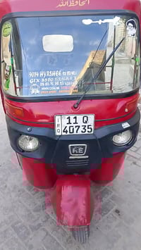 توكتك 17 نظيفة رقم وسنويه بأسمي السعر 4 وربع وبيها مجال قليل والشراي ي...