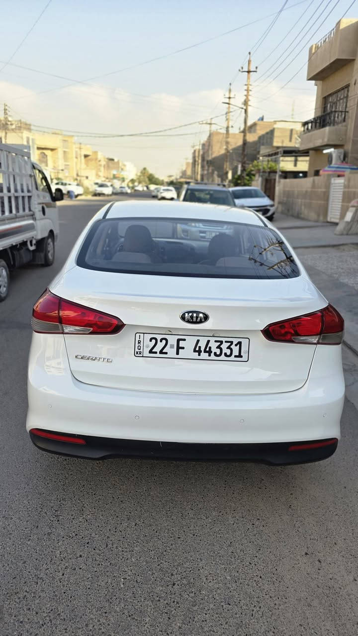 كيا سيراتو 2018 خليجي 
كير محرك مكفول محرك دوش 
تخم تاير تبريد ثلج صدرها جديد على وضع شركه ما مبدل 
تبريد ثلج مري شفط بيها السعر 122 بيها مجال 
صوره سونار موجوده وياصور سياره 
الاستفسار *********** مكاني بغداد السيديه
