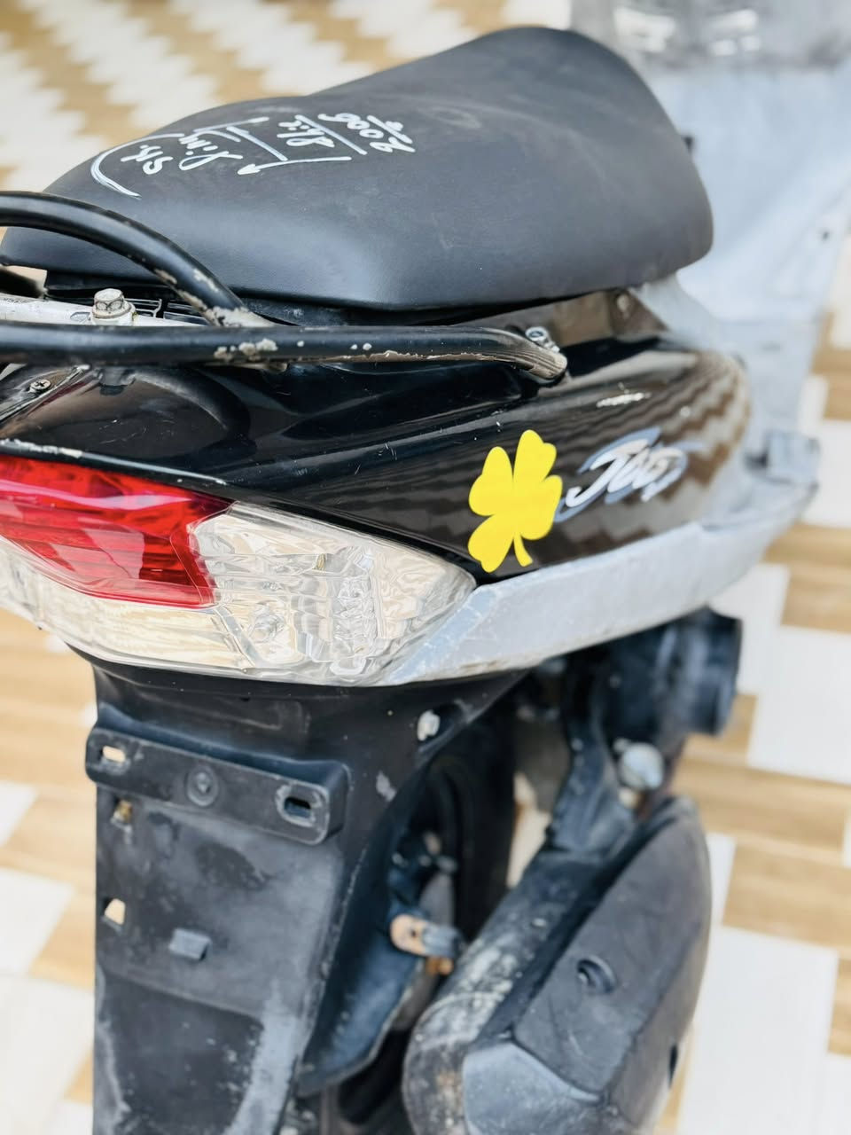 السلام عليكم ماكس منغولي للبيع دراجه حلوه ونضيفه وما عايزه شي سلف هندر مكينه بلاديه ما مفتوحه سعره ٦٠٠وبيه مجال بسيط مكان حله طهمازيه ***********
