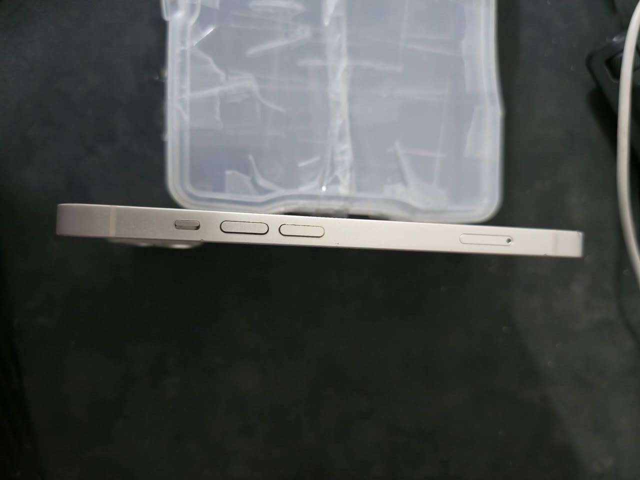 للبيع iPhone 13 – 128GB

- بطارية 78% (أصلية).
- نسخة الشرق الأوسط تدعم شريحتين اتصال فعلية (Double SIM).
- الجهاز يحمل الحرف M.
- نظيف جداً، مع شخوط بسيطة على الشاشة والإطار لا تؤثر على الاستخدام.
بي طخات بالشاصي واضحه بالصور وبيشخوط بالشاشه
- الموقع: بغداد – البياع.
سعر 400 الف قفله من الاخير
نهايته قفل
- الصور حقيقية وتوضح حالة الجهاز بالكامل.
المعلوميه اني قاعد ابيع ايفون 13 ما قاعد ابيع ايفون 11

📞 للتواصل: ***********
