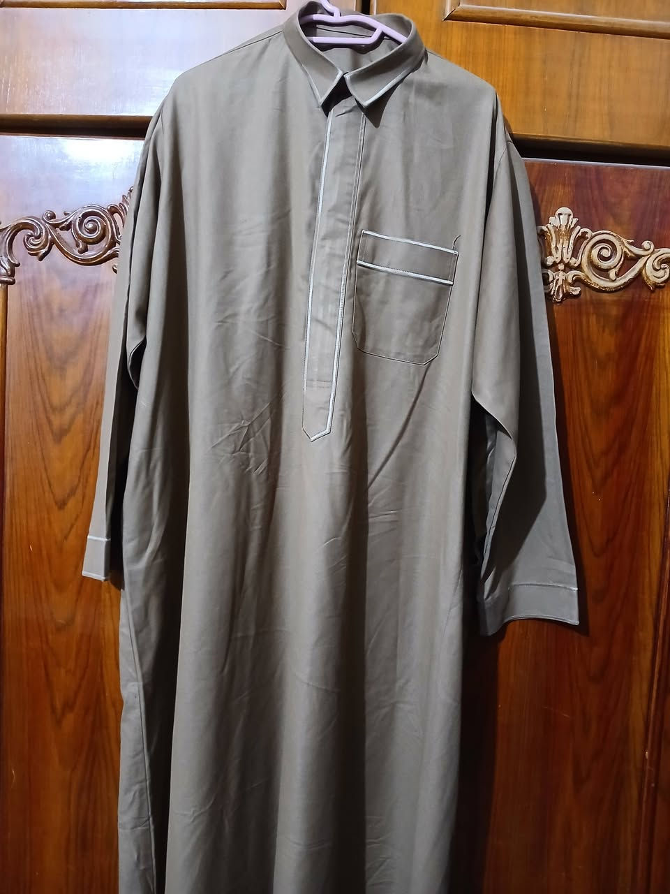 يوجد دشاديش رجالي خليجي شتائي قماش انكليزي السعر الوحدة  ١٠ الف اذا شراء جميع دشدايش سعر اقل 
التوصيل مجاني داخل الفلوجة فقط للتواصل الاتصال على الرقم  ***********
