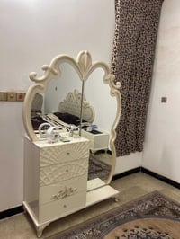 غرفة نوم • بيها مجال • للبيع