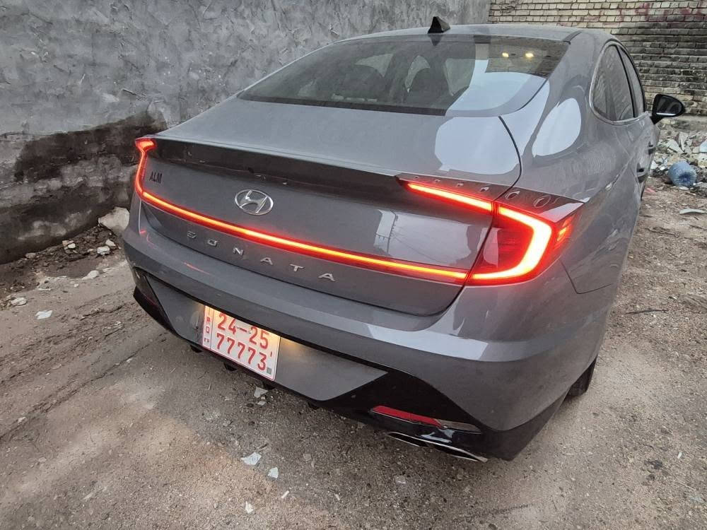 سوناتا 2023 SEL
دخول جديد بعدها كاتي مؤقت تترقم اربيل 
مواصفات SEL 
بصمة وتشغيل عن بعد 
كشنات كهرباء وتدفئة كشنات 
رادارات امامي وجانبي 
تحديد مسار وقيادة ذاتية 
نقطة عمياء 
مكينة 2500 
ضرر سطحي خفيف بدون اي دواخل
 بدون ايرباك جاملغ صبغ ونص البنيد صبغ 
مكان السيارة بغداد حي الجهاد 
السعر 166 واذا تريد مرقم ضيف عليها 12 
*********** 
*********** بغداد, العراق
