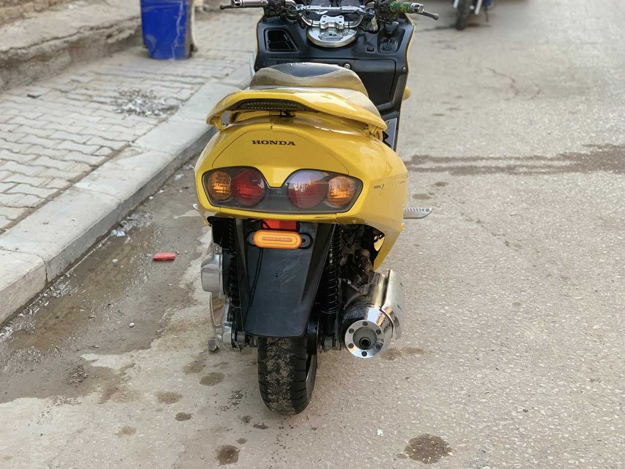 السلام عليكم شباب مرخص مدير الكروب    فورزه 06 للبيع مكفوله من كهربائيات والمكينه والتبخير والتنقيص 
نظام ABS
ونظام زدحام 
قبق شوته نيكل 
قبق كلجات نيكل 
صالنصه فحل مدرع 
دراجه ع فحص خير من الله مناقصه شي 
فقط الكشن يرادله دوشمه 
حتى جامته موجوده 
السعر 850 وبيه مجال بسيط 
العنوان الديوانية قضاء الشامية 
رقم ***********
