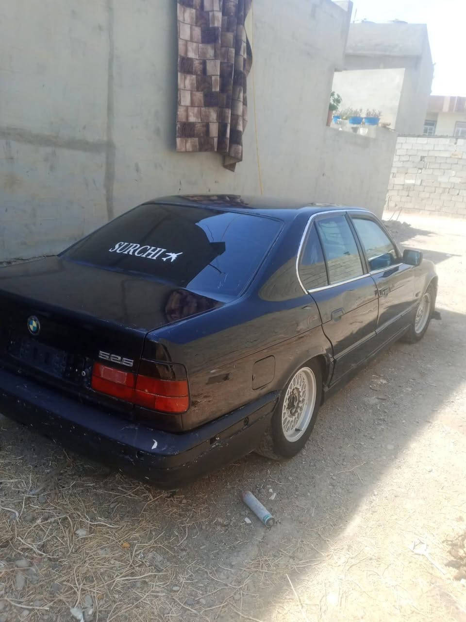 سلاوي خوا له هه مو لايك ئم بئيمه بو فروشتن موديل92مه كينه 525كه بس كيرو مه كينه به شرت ته قه و ره قي زور كه مه سياره كه بيسلايته كير عاديه بيليدرانه زورجوانه سياره كه ئيستا ويل هاماني 18له سره ئارم بوه ئارمه كه ي بزر بوه به علوج دي فروشم كيشه ي مه ده ني ديفروشم سعري 16واره قه قوفلي تي تكايه بو ماعمه له تيل مه كه له هه وليرم*********** أربيل, العراق
