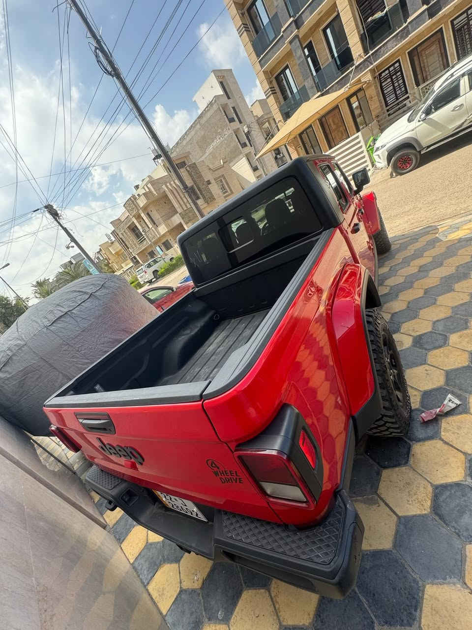 السلام عليكم للبيع او المرواس حسب القناعه 
جيب كلاديوتر سبورت 
موديل 2023

السيارة حادثها كما موضح بل صور نص جاملغ خلفي صبغ فقط والجاملغ الامامي فقط مفتوح جان داخل السيارة 
حجم المحرك 6 سلندر 3600 
ماشيه 18 الف فقط 
موصفات جام كهرب مري كهرب هيتر بل كشنات وبل استيرن بصمه تشغيل وبصمه ابواب وباقي المواصفات المعروفه السيارة رقم اربيل اباسمي ترقيم جديد 
مكان السيارة زيونة 
شارع الربيعي 
السعر 330 ورقه
***********واس اب
***********
