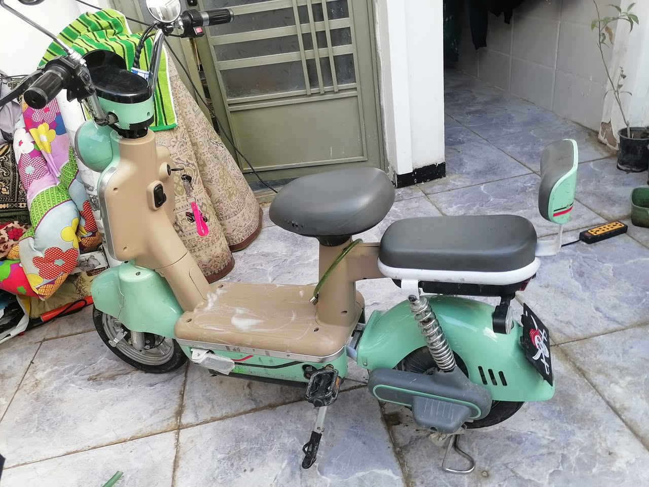 السلام عليكم دراجه شحن حجم14
بطاريات4 جدد امانه الله 
بس جاملغ امامي مكسور زغير فقط 
دراجه اب نقص مابيه 
بيع او. مراوسR9 وانطي فرق
الله شاهد ماخذه 400 من الشركه وبيه ضمان سنه 
السعر 250 وبيه مجال مكاني بغداد الاستفتار ***********
