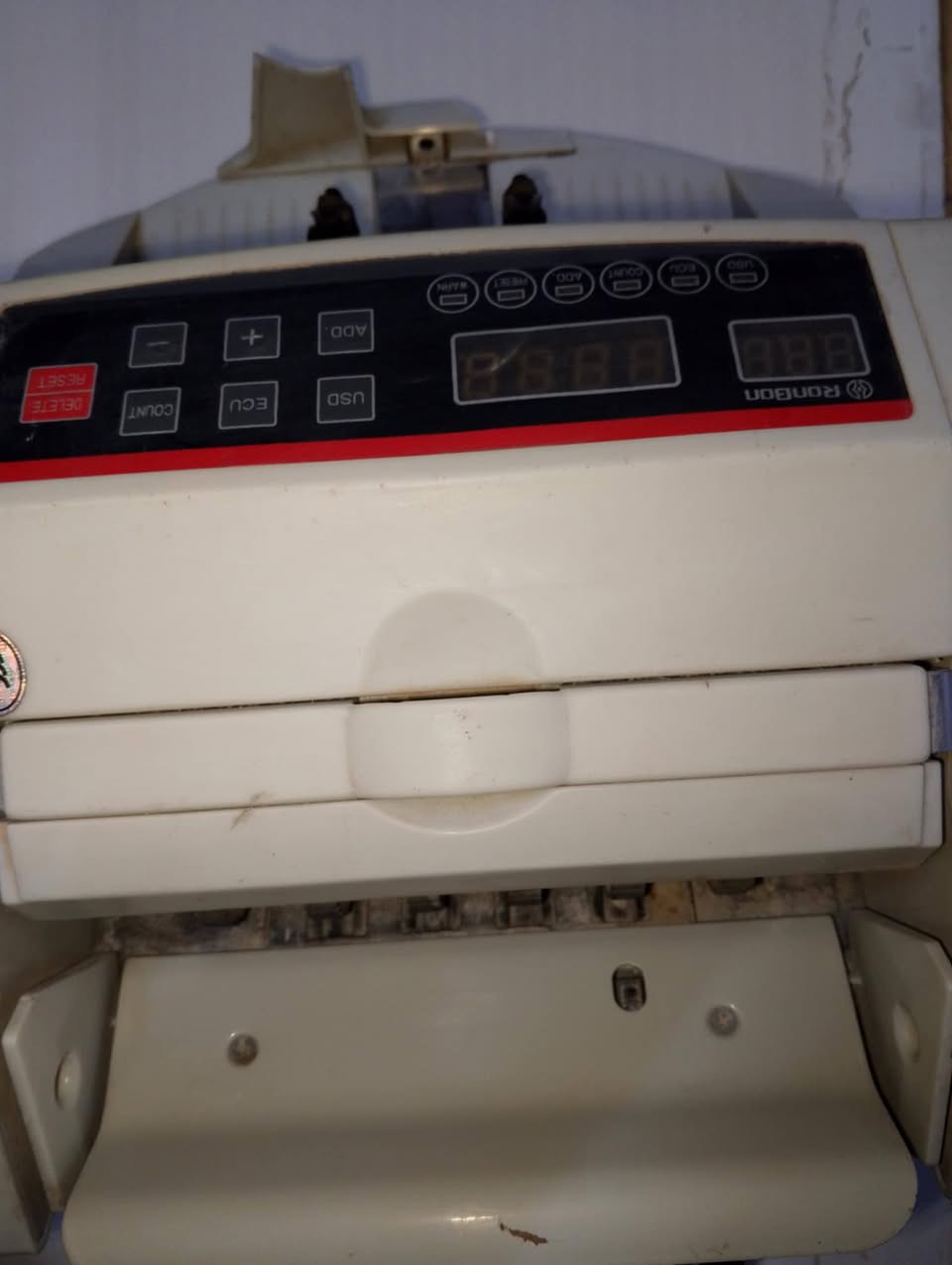 مستخدمة بيه عطل بسيط خلي سعر وبالعافية عليك


**إذا كنت صاحب هذا الإعلان وتريد حذفه لأي سبب، رجاءا أرسل رسالة إلى الدعم الفني**