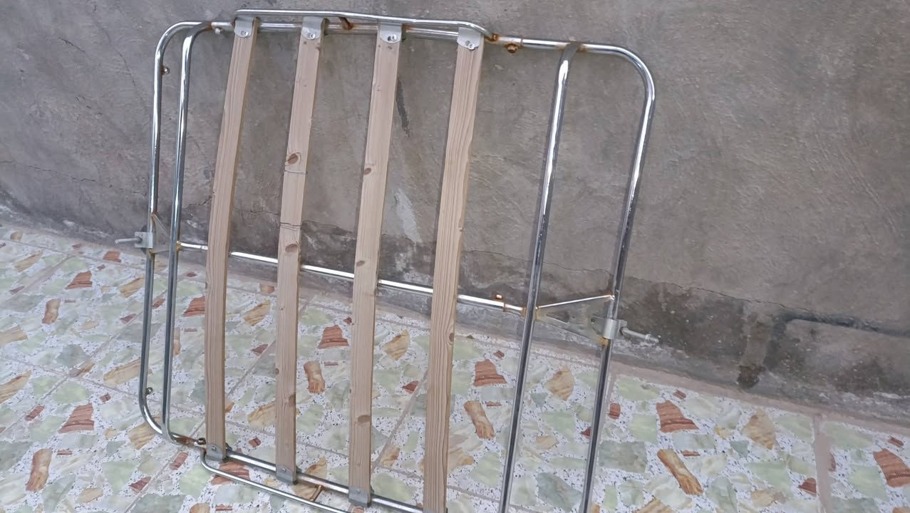 سبايه سياره صغير للبيع السعر 50 الف وبيها مجال الموقع حله للاتصال ***********
