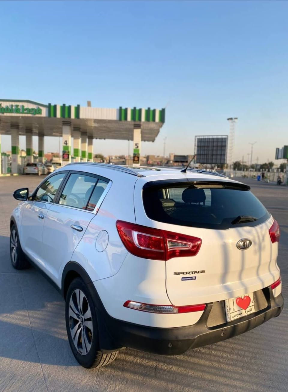 سلام عليكم 
كيا سبورتج 2011 خليجي مكفوله ضربه صبغ بارد رقم بصره مميز تحويل مباشر هزه جديده موصفات بنرامه بصمه شاشه كامره مرايات شفط ثلاجه حساسات تخم تاير حداديه وتبريد كلها جديده مكينه كير مكفول سياره جديده وجاهزه الاسفسار *********** البصرة, العراق
