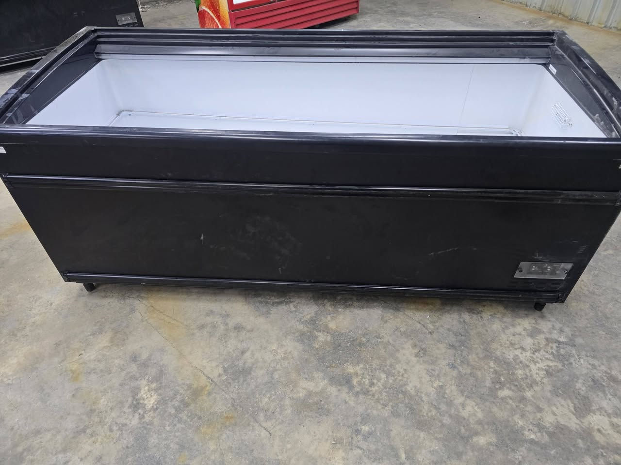 وصلت وجبه مجمداد الطول مترين ١٠ مكاني بغداد العبيدي ابشرط ضمان تركي اصلي مستعملات ١٠ تيام فقط عدد ٦ قطع  *********** الشراي يتصل
