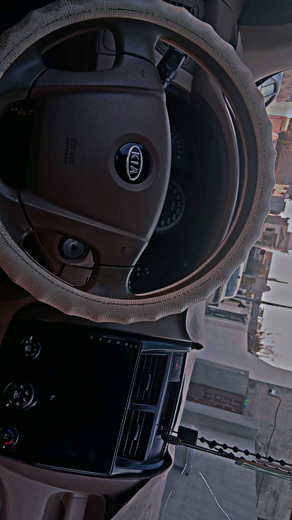 كيا سبورتج ٢٠١٠ خليجي لون جوزي
داخل بيجي فتحة سقف. شاشة ايباد رقم و سنوي باسمي الى ٢٠٢٨ مكفولة من الصبغ
فقط تكحيل الجاملغ شي قليل مع البنيد ايضا قليل و ل بكلايت + جرد خفيف بل بنيد مثل ما موضح بلصور و بارد شبر بل باب السكن رقم اربيل  