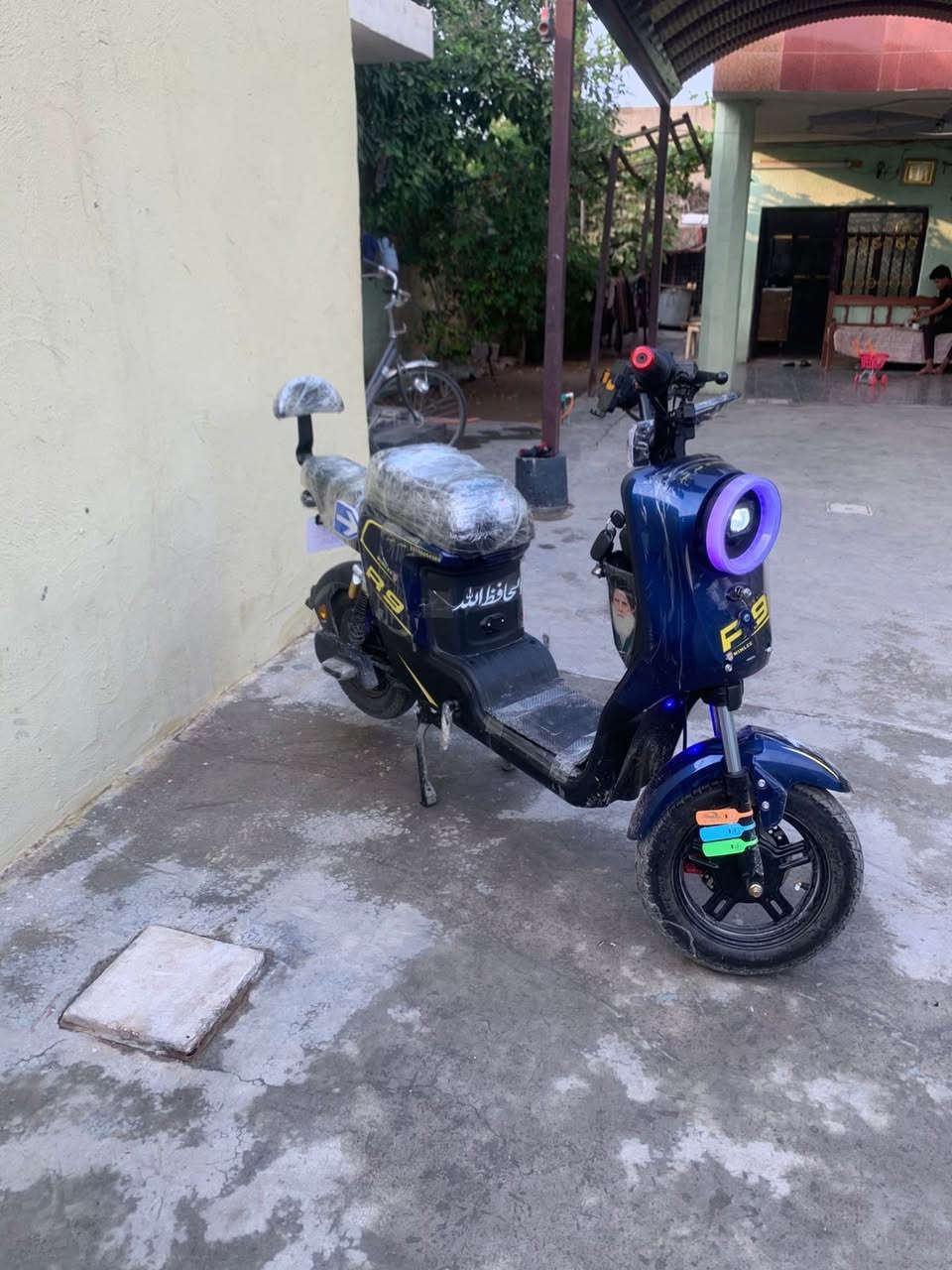 (سلام عليكم ) دراجه شحن R9 2025 
1- ملف 2000واط 
2- لد زنون عالي ناصي 
3- شركه ويلي 
4- أربع 4 سرع او نمر 
5- اشاير يمنه يسرى ودبل إشاره 
6- بيها بك R 
7- 5 بطاريات
8- سرعتها (109) الحقيقي (70) تقريبا 
 
العنوان بغداد المدائن (***********)  واتساب

*********** اتصل 

السعر (425) الف وبيها مجال الطيبين
