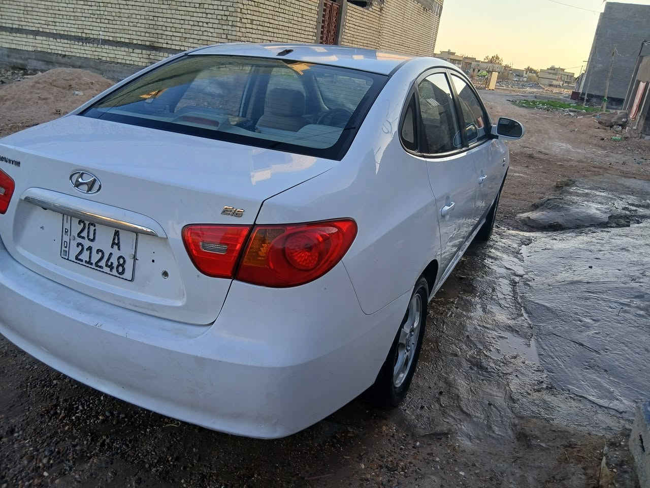 السلام عليكم الانترا للبيع 2009سيارة مكفولةعام حداديه جديدة تخم تاير جديد مابيها اي ضرر للإستفسار *********** عنواني بغداد الغزاليه
