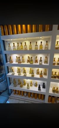 شيش عرض عطور 250 مل الحجم مكاني البياع ابيعهن كلهن شلع القطعه بالف دين...