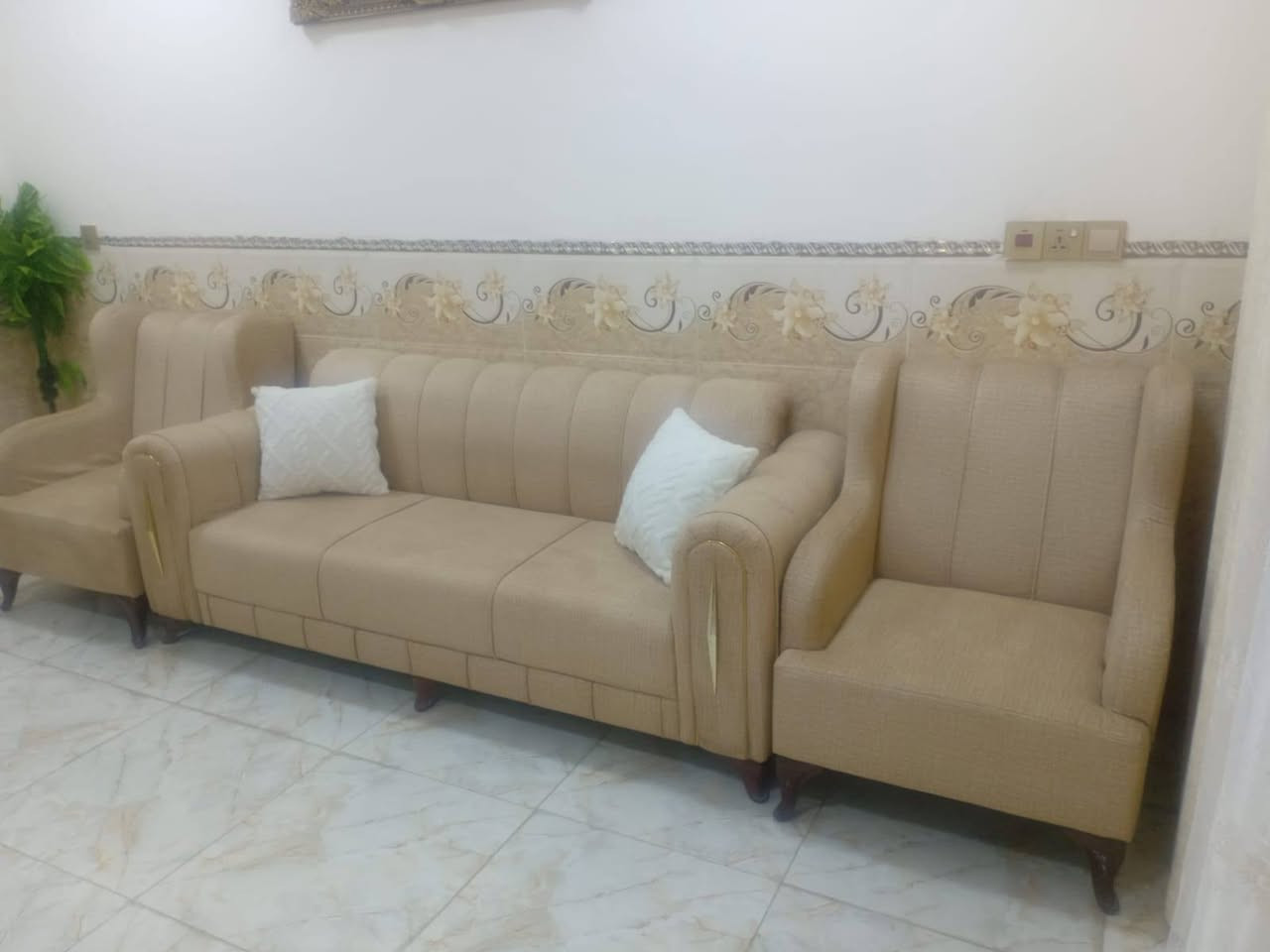 سلام عليكم تخم للبيع نضيف جدا صاله شهر من فصلته محد كاعد عليه سخط ما بيه تسكام 8  الشراي يتصل بلرقم ويدلل وتساب موجود *********** مكان بغداد البياع
