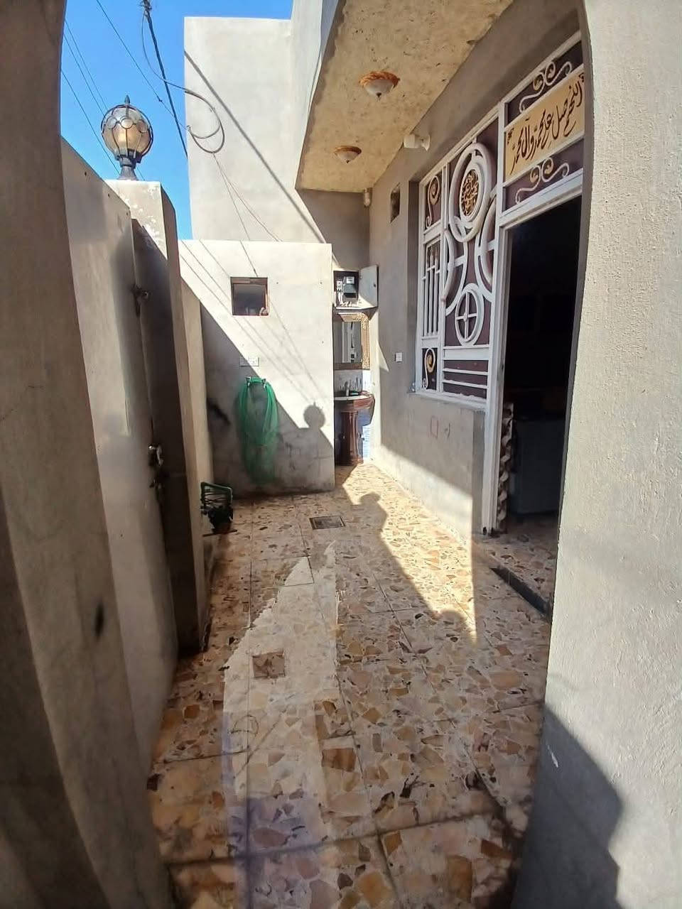 بيت بالكريميه المساحه ١٠٠ متر بشارع محل مرتضى يحيى بالخمسه الأولى السعر ١١٠ وبيه مجال لاستفسار الاتصال على الرقم *********** حجي حسن المجداوي علمآ ان البيت طابقين
