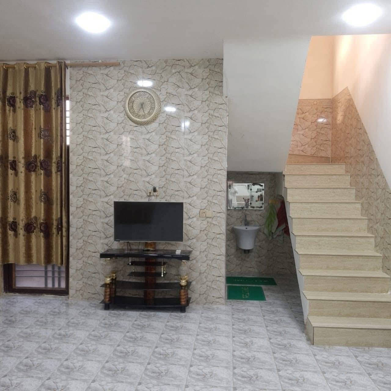 على بركة الله🌹🌹

🟢 دار للبيع في الفلوجة حي الجولان الثانية قرب اسواق البركة
📍المساحة : ٢٠٠ م
📍الابعاد: ١٠م❌٢٠م
📍الشارع : ١١ م
📍طابو زراعي صرف
📍بناء بلوك 

🟢الدار مشيد من طابقين ويحتوي على
٤ غرف نوم وصالتين ومطبخ واستقبال وحمامات وصحيات داخلية وخارجية

🟢سعر البيع : ٩٠ مليون دينار

مراجعة مكتب دار السلطان للعقار
العنوان فلوجة الجغيفي الثانية بداية شارع جامع فاطمة
للاستفسار الاتصال على الأرقام التاليه
***********
***********
***********
