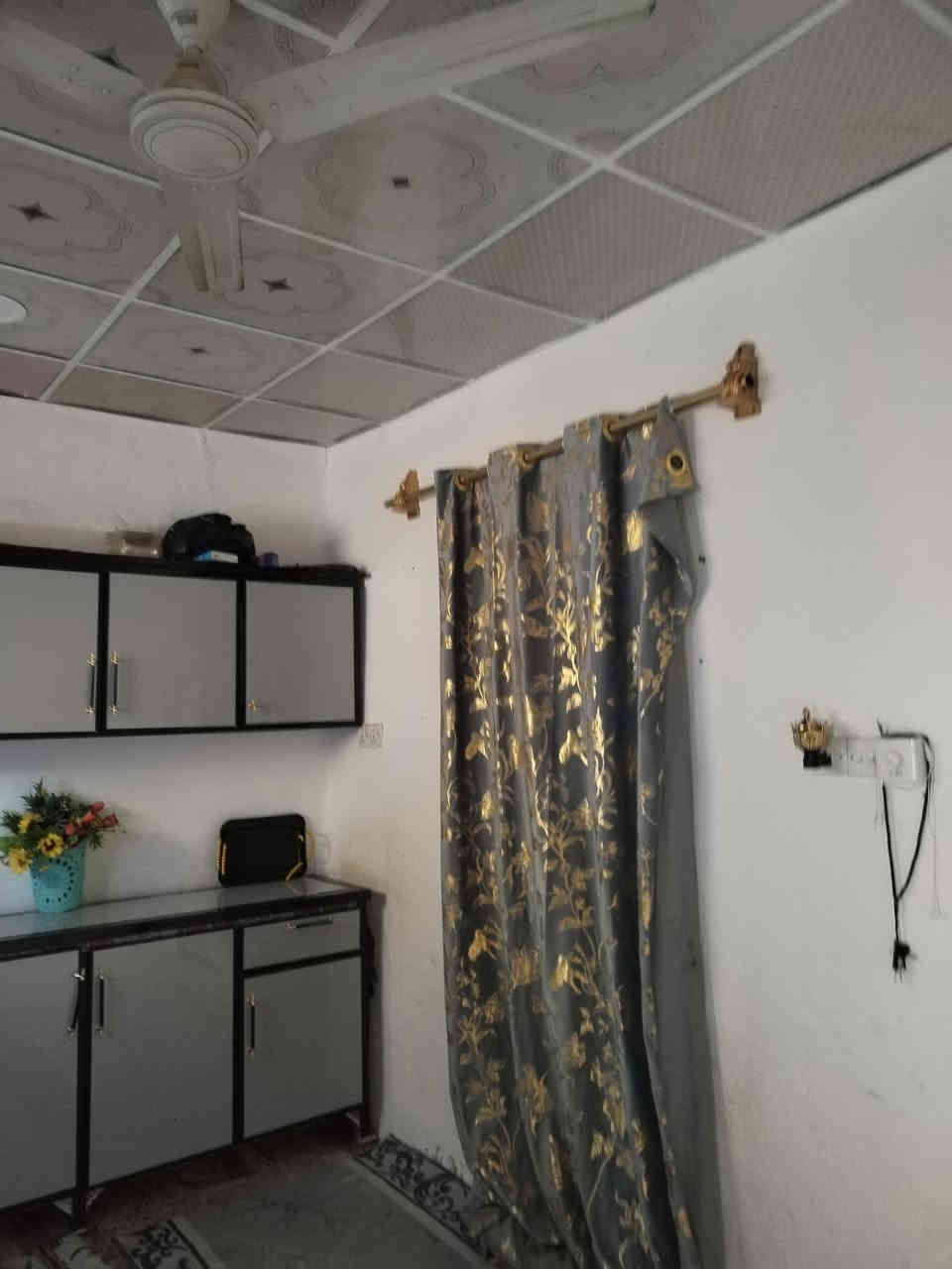 #اللهم_صل_على_محمد_وآل_محمد

بيت طابو صرف فى #منطقه القشله الصوب الصغير طابق ونص المساحه  ١٠٠ متر ركن قرب الشارع العام يتكون البيت من
#الطابق الأول 
غرفتين وصاله ومطبخ واستقبال وصحيات داخليه
الطابق الثاني غرفه
#السعر   ٨٢     مليون قابل للتفاوض
#للاستفسار اكثر مراجعه مكتب الدرر او الاتصال
                    ***********
              *********** #مكتب_الدرر_للعقارات
