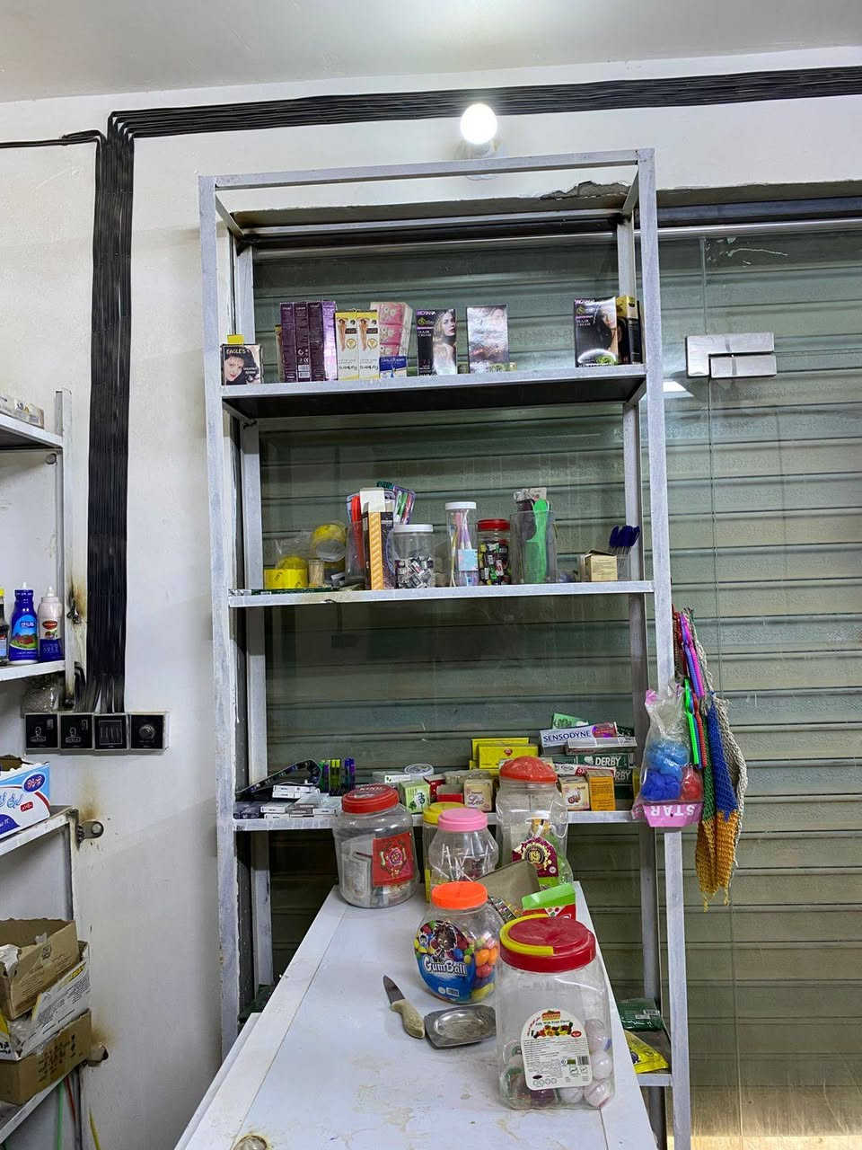 السلام عليكم 
للبيع رفوف حديد مع مواد غذائيه 

الاتصال ***********
