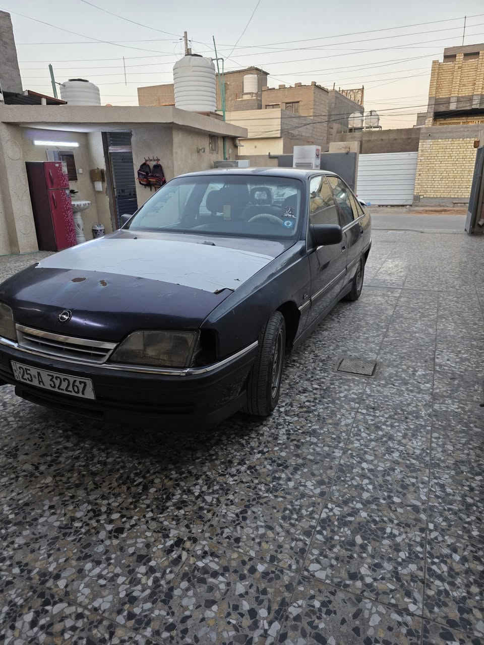 اوبل اوميكا 2600
موديل 91
كير عادي
كير ومحرك خير من الله 
تبريد شغال
32 وبيها مجال 
تحويل مشروع وطني
***********
