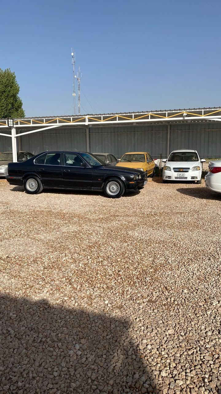 يابه اليوم جايبلكم سيارة مال كشخه وسرعه ورزانه وملك الشارع الشبابيه ترهم لكلهن 535 مكينه وكير وحداديه ورة وكدام واكسل وتخم تاير وغرفه جلد كهربائيات كله جديد سلايد روف (فتحة بالقمارة) السيارة احلى من الصور كشرها بالكارتون كبل للشارع  مامتعوبه عوزها بس تبريد وخيال معدل رقم بغداد دولي صاحبها جيراني شرط ما تتكاتب اله تواجهه مكينه البلاديه مفتوح وسعرها مناسب ب ٦٥ وبيها مجال مكان السيارة النجف المناذرة للاستفسار *********** اتصال + واتساب
