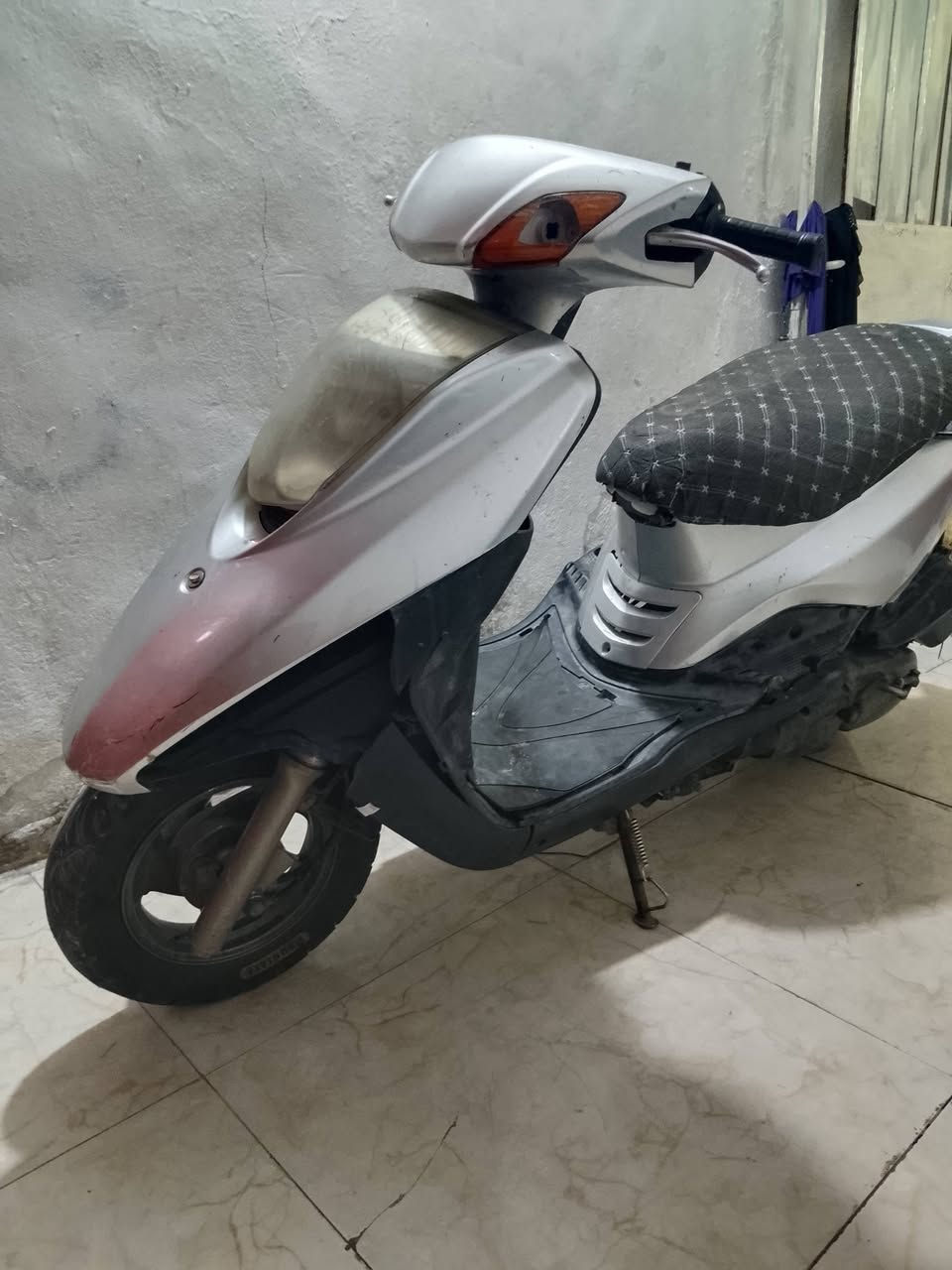 السلام عليكم بريز للبيع دراجه مكينة مكفوله ماملعوب بيها نضيفه فقط بس كفرات السرعه 140 وين متريد اطلع تراي بيها ***********
