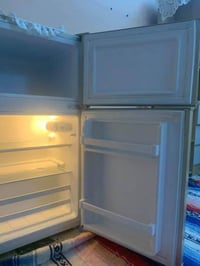 ثلاجة • شغالة • استعمال قليل