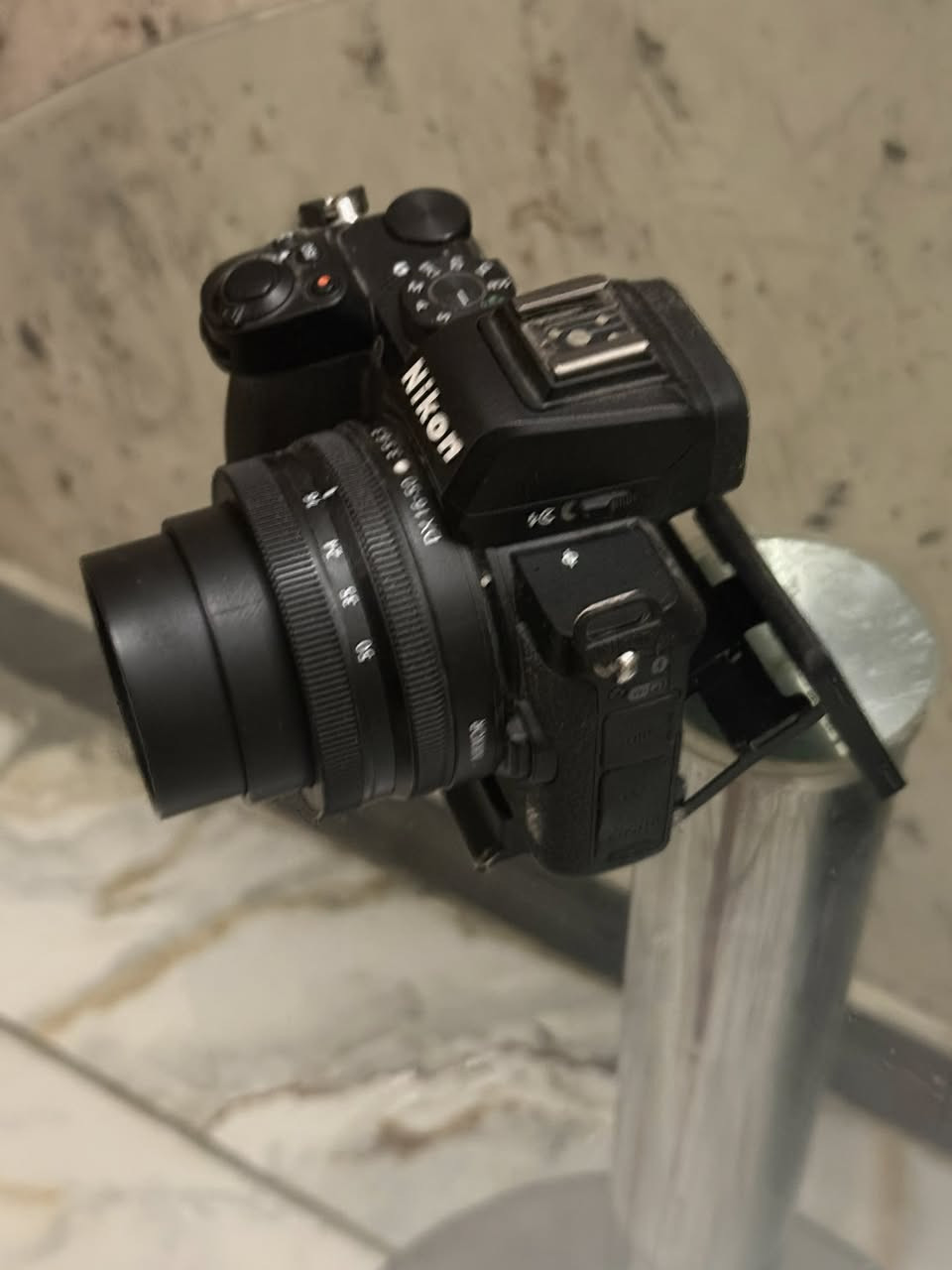 للبيع عدد ثنين مكاني بغداد
Nikon Z50 كاميرا ميرورلس بسنسور APS-C بدقة 20.9MP، تصور فيديو 4K 30fps وFull HD 120fps، تدعم تركيز تلقائي بـ209 نقطة مع تتبع العين والوجه، وتصوير متواصل بسرعة 11 صورة بالثانية مع شاشة لمس متحركة. 

وحده سعره ٨٠٠ الف جديده 
وحده بيه خدش بسيط جدا بلشاشه وماكو اي تاثير سعده ٦٥٠ الف


**إذا كنت صاحب هذا الإعلان وتريد حذفه لأي سبب، رجاءا أرسل رسالة إلى الدعم الفني**