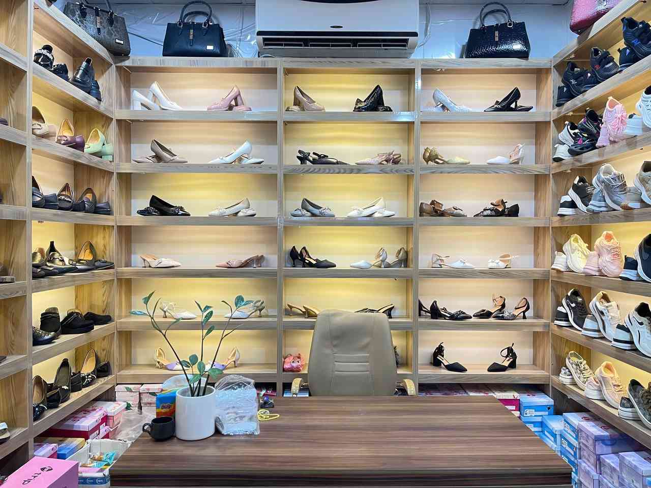 ....  يعلن احذيه رند شوب
عن تخفيضات بمناسبه الشهر الفضيل
بضاعه نار كلش حلوه
اسعار مناسبه
 
حي الشرطه مجاور مصرف الطيف
متواجدون للساعه الواحده ليلا
 توجد خدمه توصيل  داخل سامراء مجانا


**إذا كنت صاحب هذا الإعلان وتريد حذفه لأي سبب، رجاءا أرسل رسالة إلى الدعم الفني**