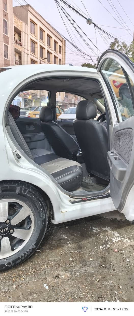 للبيع ٢٠٠٣  
بيها طخه بالباب خلف السايق مصبوغه للجماليه مكينه بيها تنقيص قليل باسمي والسنويه بال٤ تسقط رقم جديد كهربائياتها نظيفه راديترات جدد كومبريسير جديد السياره حلوه ونصبتها تخبل صدر نظيف زوج تايرات امامي جدد السعر ٤٠ قفل و٤ جام كهرباء مكاني بغداد
*********** بغداد, العراق
