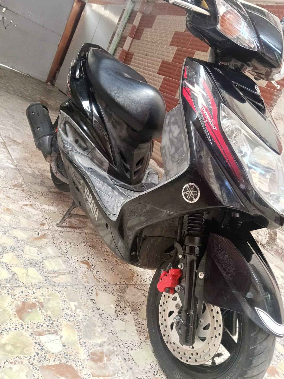 السلام عليكم
دراجة سنكس فحل ياباتي جديدة 
سرعة 140 خطين نوزل اسلف بلادي 
ستاند كهرباي حساس وراقها ابسمي 
قبق بانزين نفخ عداد كتروني 
مكفوله كفاله عامه من كلشي 
شراي يتصل ***********
شرط جيب فيتر وتعال فحص
