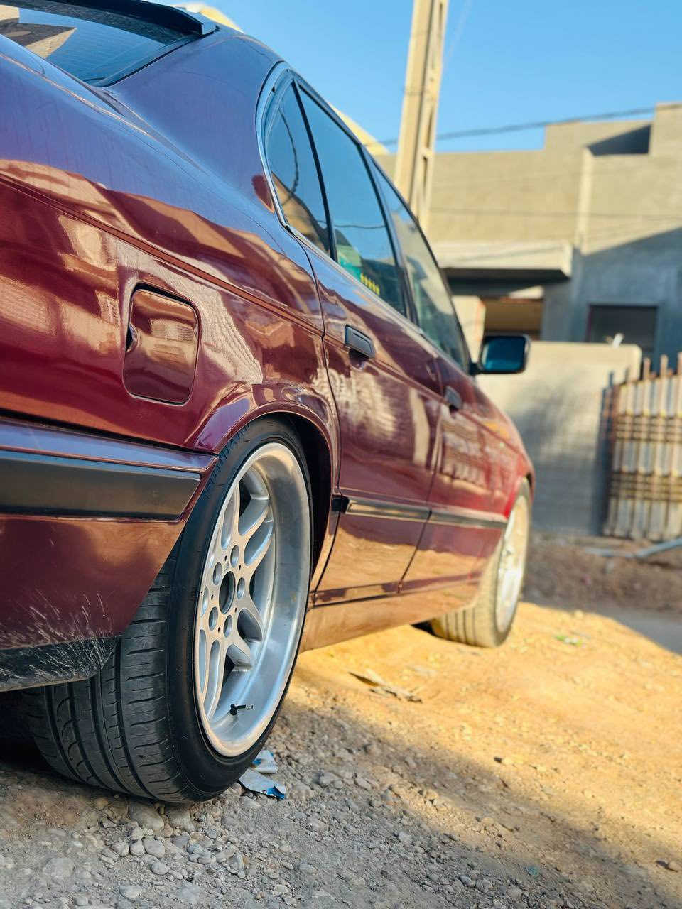 السلام عليكم اخوان سياره بي ام موديل 92 سياره جديده ومكفوله اللون كرزي رقمه اربيل باسمي مابيها ضربه مصبوغه عام جماليه السياره ما نقصها شي كير مكينه جدد  تبريد تدفئه شغال ودرجه اولى تخم تاير جديد حداديه جيس السياره ما ناقصها برغي مال جنايه والسياره حته طلعه متطلع بس بالمناسبات السياره سعرها 55وبيها مجال بسيط للشراي للاستفسار الاتصال بالرقم ***********  متوفر واتساب
