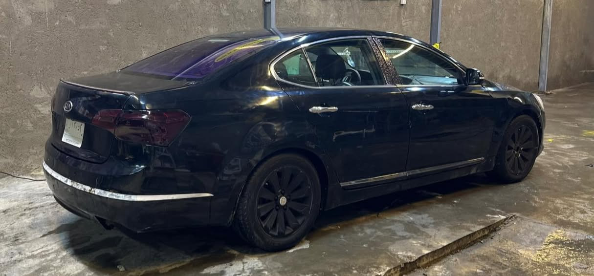 كادينزا كوري 2012 سته سلندر 3300cc
رقم بصرة مشروع موازي وراعيها موجود
داخل اسود جلد 
تدفئة كشنات
تبريد قطعتين رادييتر تبريد وفريز جدد
حادثها جاملغ فقط بدون دواخل
ومقدمة القمارة فقط تعديل بسبب البنيد طاگ على مقدمة القمارة
 ابيعك صبغ عام
السياره بنيد مغلف نقشة وقماره وجنطه مغلفات اسود لامع جماليه
ويل اسود 
تحكم ستيرن
دواخل السياره حلوة
نقص السياره بيها طبّه بالگير خفيفه عالd 
النمر كلها شغاله وممتازة 
المكينة بيها بخار قليل جدًا وصوت اثناء التشغيل
وكهربائيات تحتاج اشياء بسيطة جدًا
تحتاج مداراة شويه وترجع جديدة
عليها غرامات ٦٠٠ الف تقريباً ما متأكد بالضبط
السعر ٦٢ ورقه قفل (والغرامات عالمشتري)
السياره عارضها واقع حال وما فارغ اعمرها 
سونارها موجود اللي يحتاجه اصورلهيا
ذكرت كل التفاصيل البيها نفس ما هي حتى ما اتفشل ويه احد
مكان السيارة النجف الأشرف
‎***********
