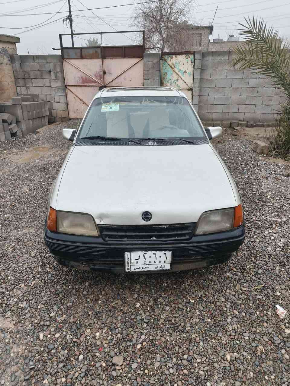 سلام عليكم سيارة كاديت للبيع موديل 91 رقم نينوى الماني سنويه لي 2028 الشرعي موجود بل موصل شرط تحويل
كابون بانزين بيها.  تدفئه شغاله واير منيه كامله كلشي شغال بيها محرك گير  خير من الله السعر 18 وبيها مجال تجي شوف بعينك. مكاني ناحية النمرود  الاتصال ***********
