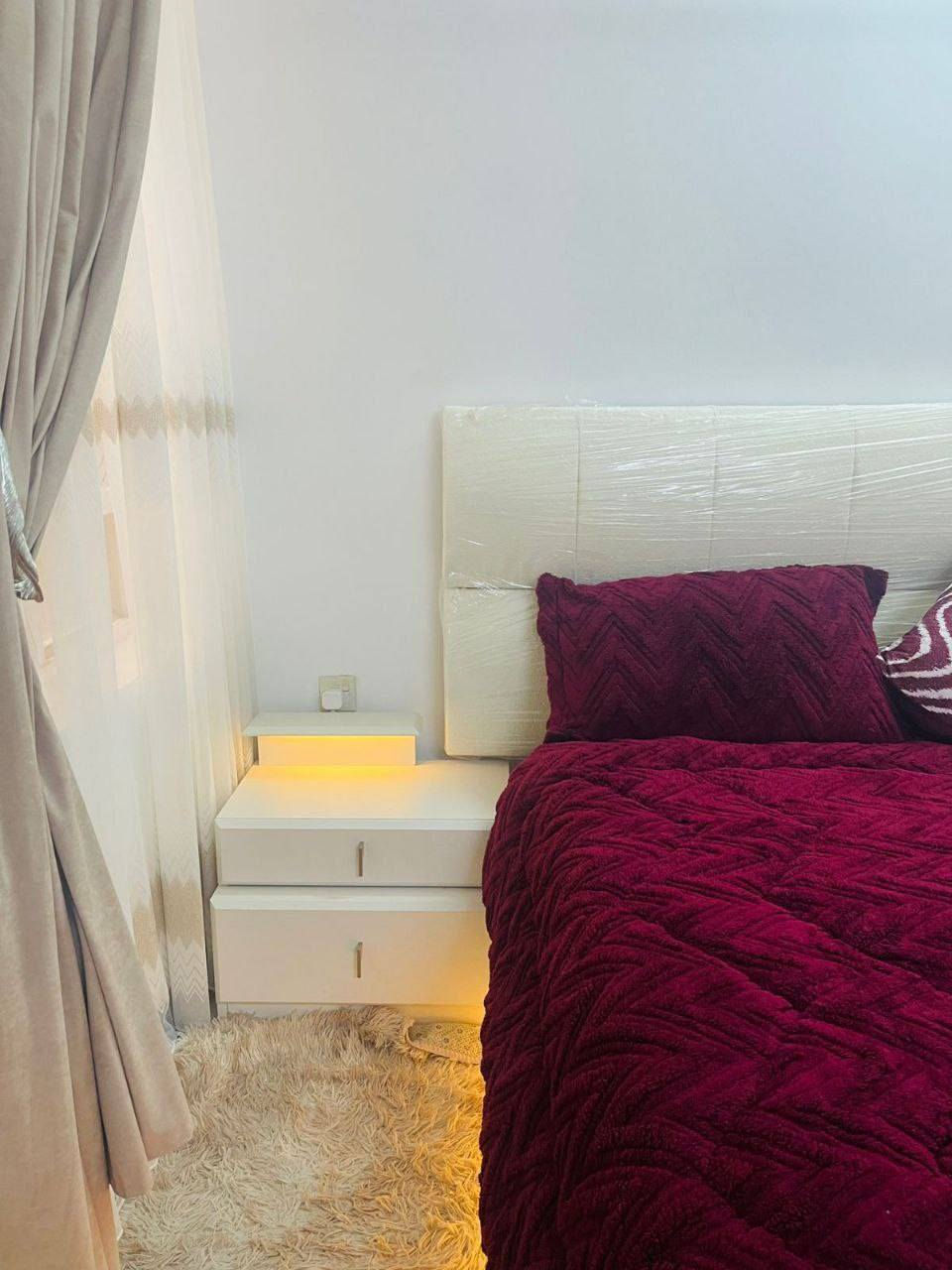 سلام عليكم غرفة تركية واللة العضيم الغرفة جديدة وصالي شهر من ماخذهة 9قطع +نشرة داهلية بل كنتور ***********الرقم بي واتساب
