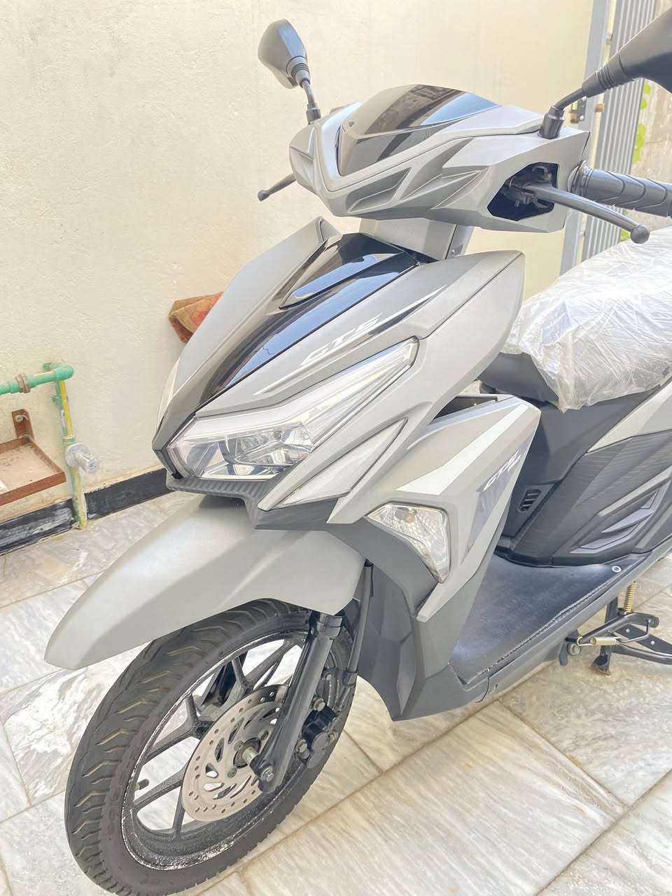 جديدة جدا على ايدي ماخذهة زيرو نوع جتي اس سرعة 160على وضع الشركة عنوان بغداد الدورة السعر 850 اتصال   مال جناي***********
