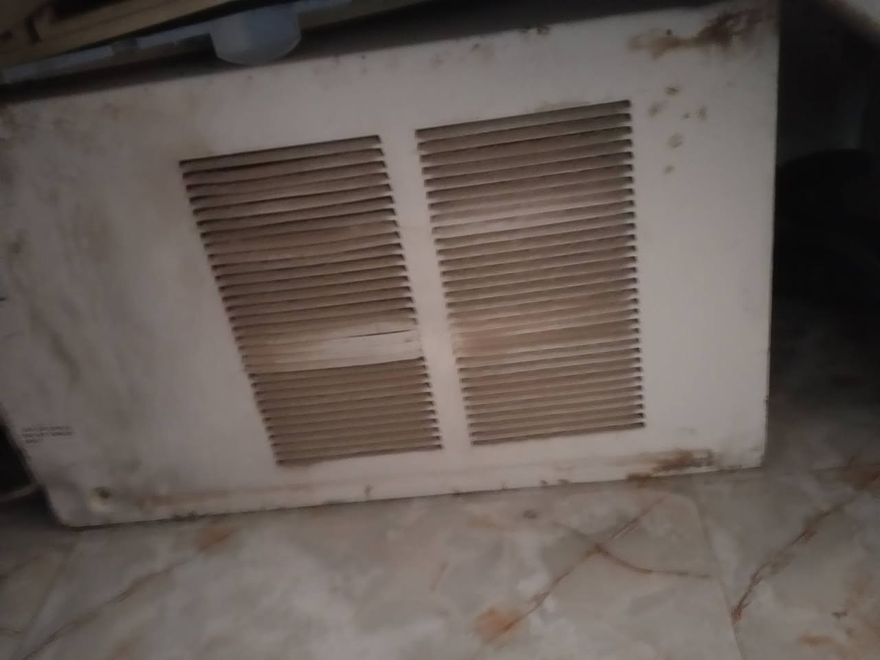 مكيف للبيع شرط تبريد السعر ٣٠٠ وبي مجال
***********
