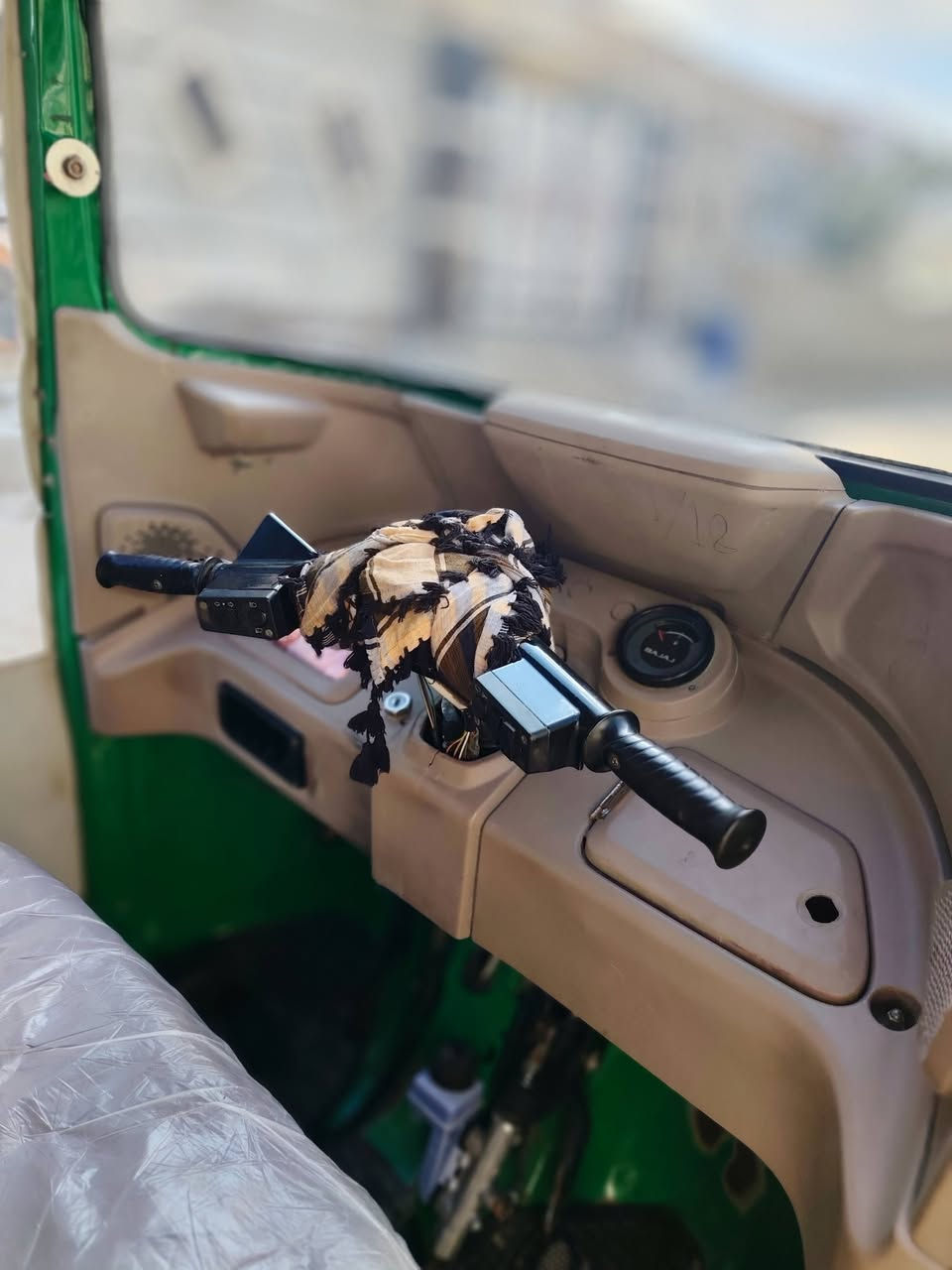 سلام عليكم تكتك للبيع موديل ٢٠٢١ السعر ٦٧٠٠ وبي مجال مكاني ديالى بعقوبه واي استفسار على الرقم (***********)
