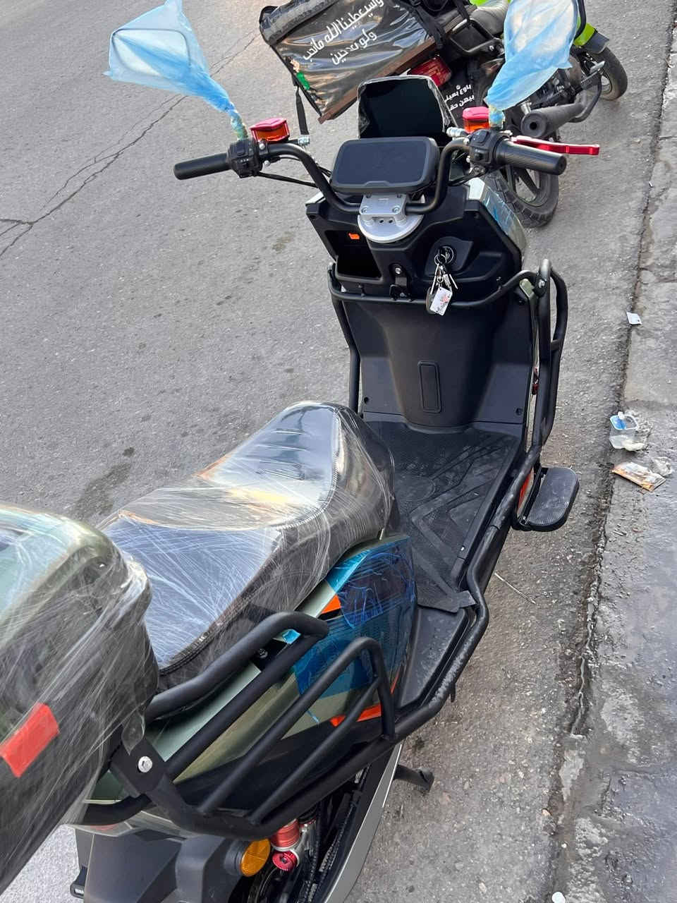 دراجه شحن للبيع جديده ماشيه الف 1000 وقابل لزياده نضافه فول جديده بمعنه الكلمه تجي تفحصها اذا بيها شخط واحد ترجع 
البطاريات كلها 11.5 ونص جدد بعتبار ماماشيه بعدها 
المواصفات شاحن سريع تشغيل كارت بلوتوث نضام الR بگ لايت زنون تشغيل عن بعد بصمه فول 1/1 الي ياخذها بعتبار ماخذ جديده احسن ماتاخذ جديده من الجمعيه بمليون و350 تعال ابيعلك هاي جديده وبسعر مناسب 🔥❤️❤️💙💙 يرهم مراوس حسب القناعه

السعر ع خاص او اتصل ع رقم ***********
