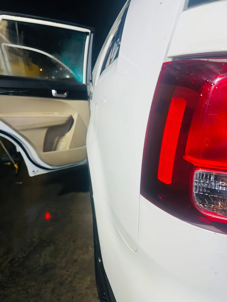 السلام عليكم كيا سورنتو 2014 للبيع فول مواصفات  ترحيب  بصمه داخل صاج  تبريد ثلاث قطع 7راكب مكينه 2400  ماشيه 149بيها شبر صبغ بين الباب والجاملغ اليمين الامامي والباقي مكفول مكينه وكير كله مكفول سنويه جديده وهزه جديده باسمي رقم صاحب السياره 

‭0772 538 4962‬ 📞
