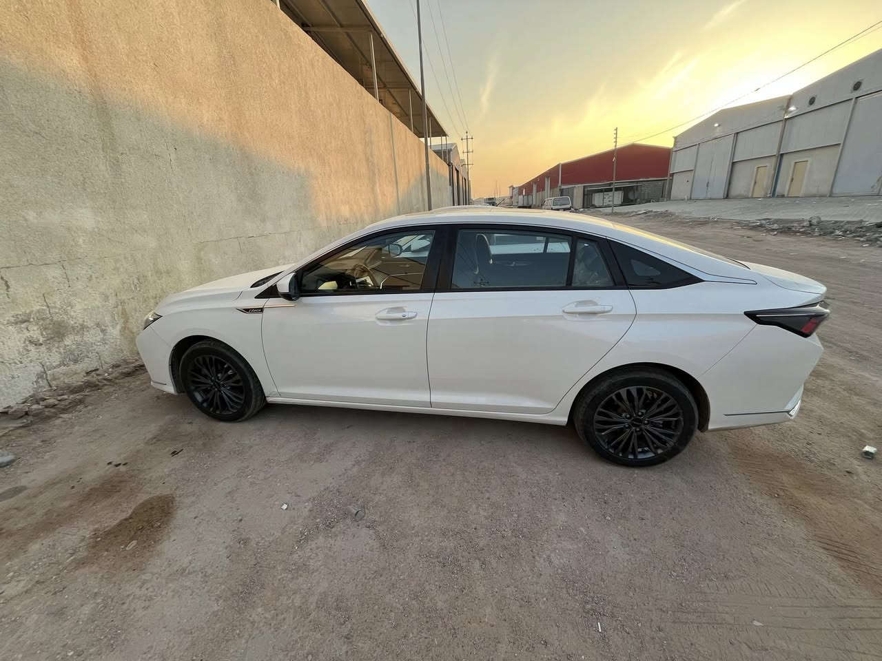 🚘 للبيع - دونغ فينغ  A60 Max هايبرد 2023 فول مواصفات
🔹 المواصفات العامة:
محرك 1.5 تيربو + نظام هايبرد (اقتصادية جداً)
ماشية 48لف كيلو 
بعدها ضمن الضمان 
السيارة بدون حادث بس بيها بارد بل بنيد شي خفيف جدا 
رقم بصره
فئة فول مواصفات
🔸 مواصفات السيارة:
غرفة داخلية واسعة جداً ومريحة
عزل ممتاز للصوت والحرارة
ثلاجة داخلية أصلية
تبريد أمامي وخلفي (قطعتين) كزازه
فتحة سقف بانورامية
شاشة كبيرة نظام ذكي + كاميرا خلفية
تحكمات ستيرن
كراسي جلد
شبابيك كهرباء
مثبت سرعة + بلوتوث + USB
أنظمة قيادة متعددة (اقتصادي - عادي - رياضي)
وسائل أمان متعددة (ABS, EBD, Airbags)
🔹 تفاصيل إضافية
إشارات مرايا إلكترونية
إضاءة LED نهارية
دخول ذكي + 
اكدر افتح السيارة ببصمه الباب
فتح وغلق الأبواب بالبصمة
اوتو هولد
ترحيب عند الدخول (Welcome light)
سنتر لوك مركزي
6 حساسات (أمامية + خلفية)
مكاني بصره  
سعرها 135$ مراوس بجيب 
***********
