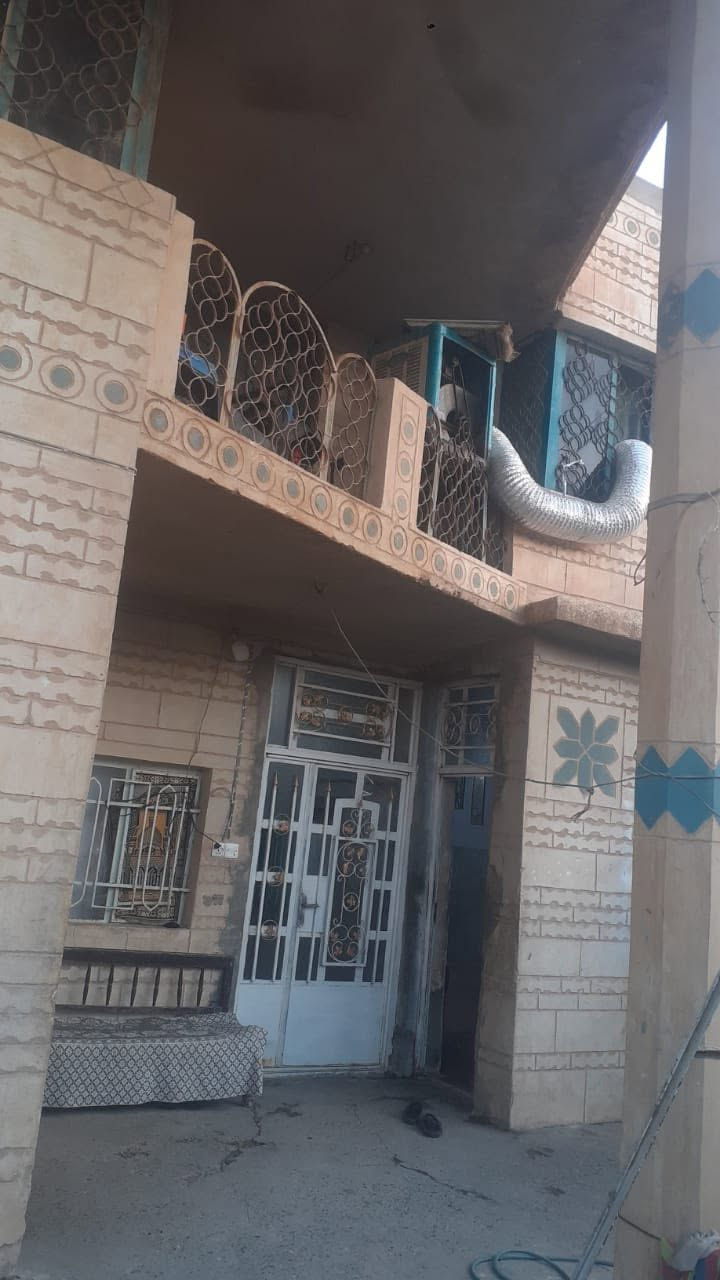 عرووووض نارر 🔥🔥

بيت للبيع في حي البنيسان
مساحتة 300م 
5 غرفف نوم 
للتواصل اتصل ع *********** او ***********
