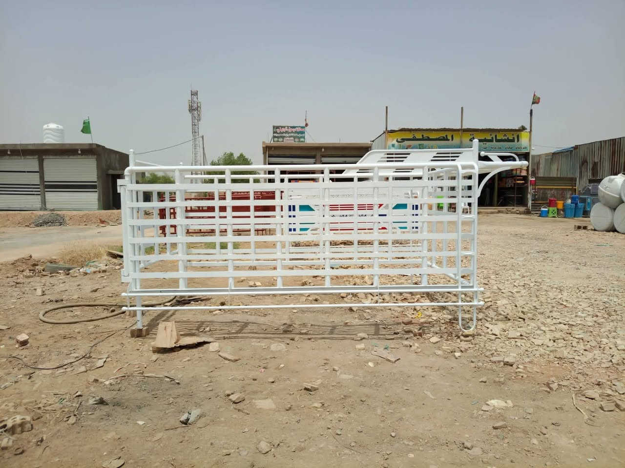 السلام عليكم اخوان لبيع محجر كيه فحل (رتفاع متر و10 حديد 2ملم اركان عكوسه سن ) مكان بغداد تقاطع نهروان ***********
